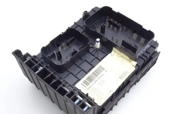 Volkswagen Touran I Fuse module 1K0937124K