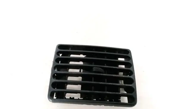 Volkswagen PASSAT B4 Dash center air vent grill 3A0819708