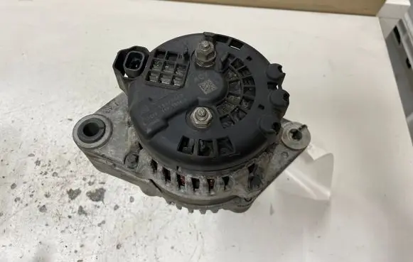 Opel Insignia A Generator/alternator 13579668 15C18