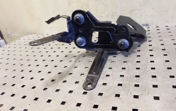 Mercedes-Benz ML W164 ABS pump bracket 