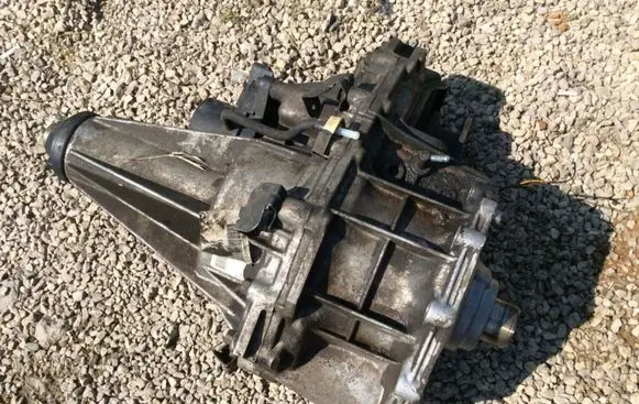 Nissan King Cab, Navara Gearbox transfer box case 7366809