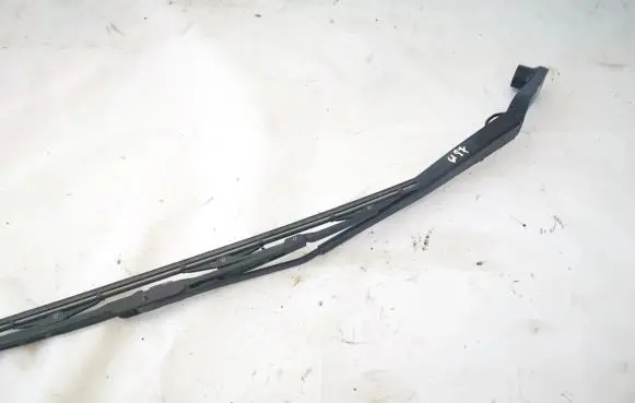 Chrysler 300 - 300C Front wiper blade arm