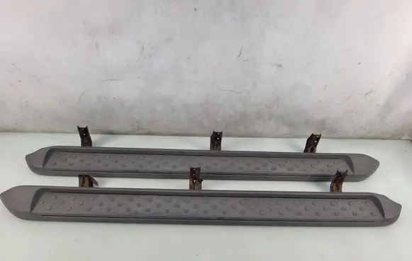 Nissan Pathfinder R51 sill trim set (inner) 96100EB50A 96101EB50A