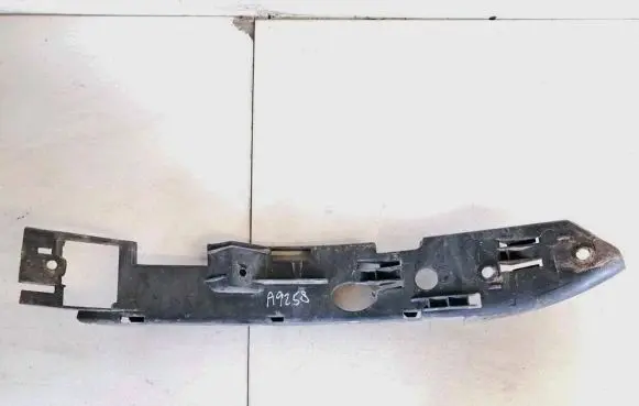 Volkswagen Touareg I Front bumper mounting bracket 7l6807183c