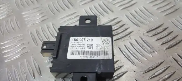 Audi A3 S3 8P Ignition-blocking relay 1K0907719