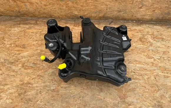 Renault Kadjar AdBlue liquid reservoir 20411HV81A 204117FV0E 940016575