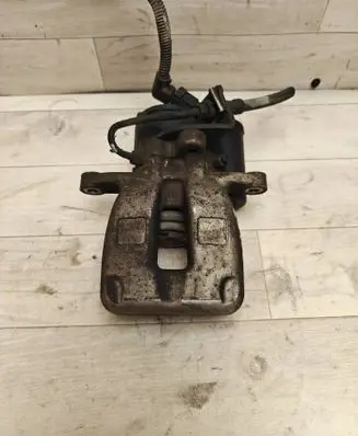 Volkswagen PASSAT B6 Rear brake caliper 