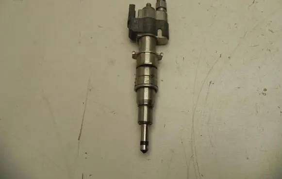 BMW 6 E63 E64 Fuel injector 7589048