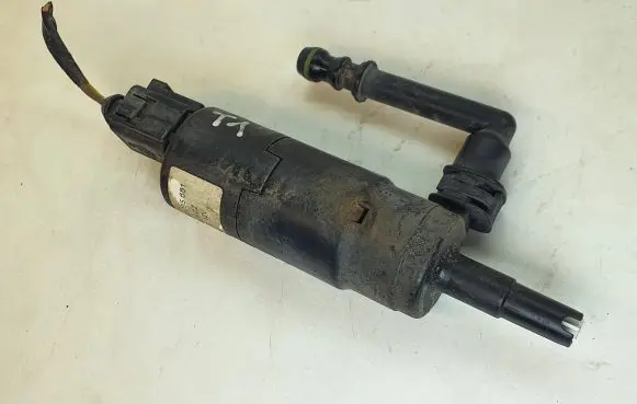 Volkswagen Touran I Headlight washer pump 3B7955681 001016 4704