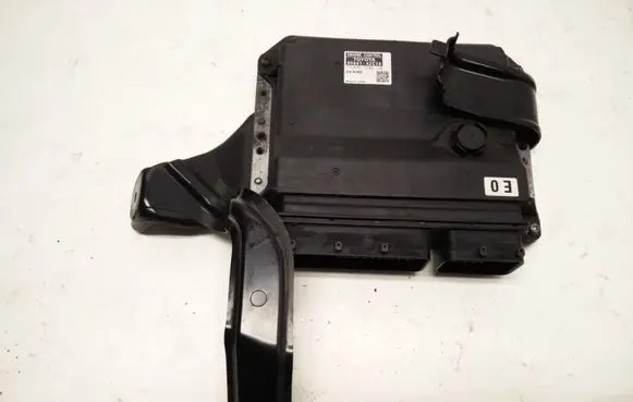 Toyota RAV 4 (XA30) Engine control unit/module 8966142C10 1758007743