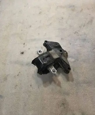 Audi A2 Engine mount bracket