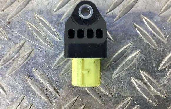 Lexus RC Airbag deployment crash/impact sensor 8983112040