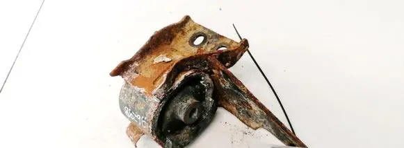 Toyota Avensis Verso Engine mount bracket