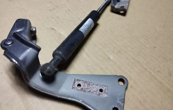 Honda Legend Tailgate/trunk strut/damper