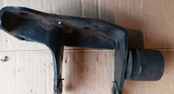 Toyota Avensis T250 Engine mount bracket