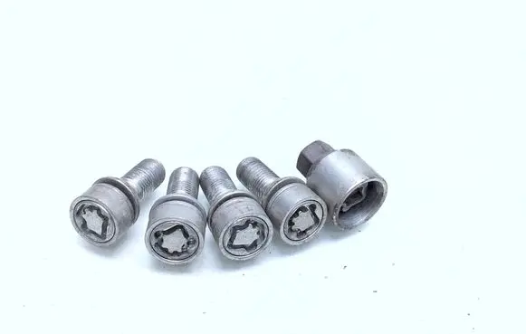 Cupra Born Anti-theft wheel nuts and lock 