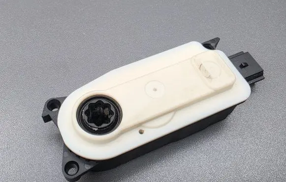 Ford Fiesta Radiator active air flap actuator 5877R1002 GN158476AD 5877S004005