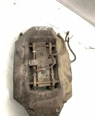 Volkswagen Touareg I Front brake caliper 209236061A