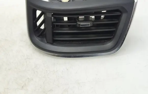 Renault Trafic III (X82) Dashboard side air vent grill/cover trim 687617778R 687615528R M0U023414