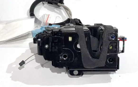 Volkswagen Phaeton Front door lock 3D1837015AP