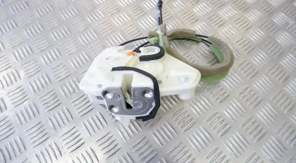 Mazda CX-5 Front door lock 4C20F0489