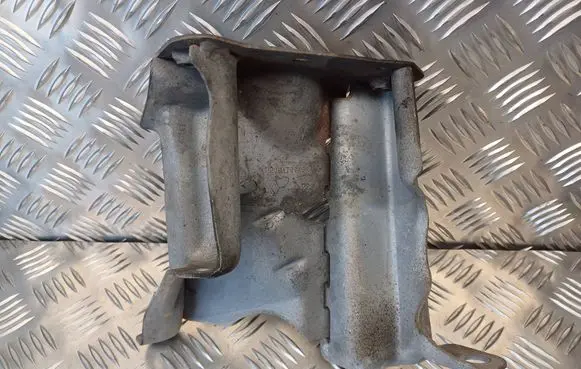 Other engine bay part