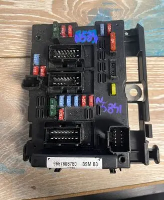 Citroen C8 Fuse module 9657608780