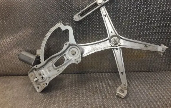 Mercedes-Benz E W210 Front door electric window regulator 0130821708 A0130821708
