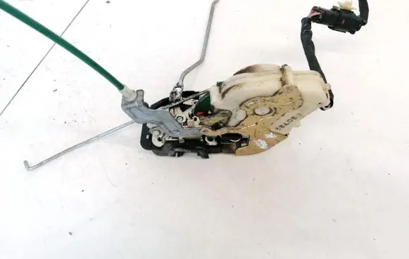 KIA Sorento Front door lock