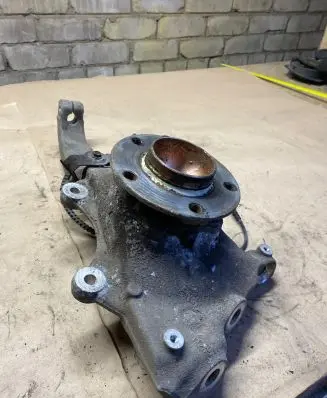 BMW 5 F10 F11 Front wheel hub