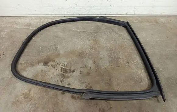 Maserati Ghibli Front door rubber seal USZCZELKADRZWI