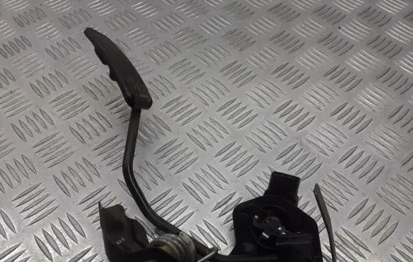 Toyota Avensis T250 Accelerator throttle pedal 78111-35030