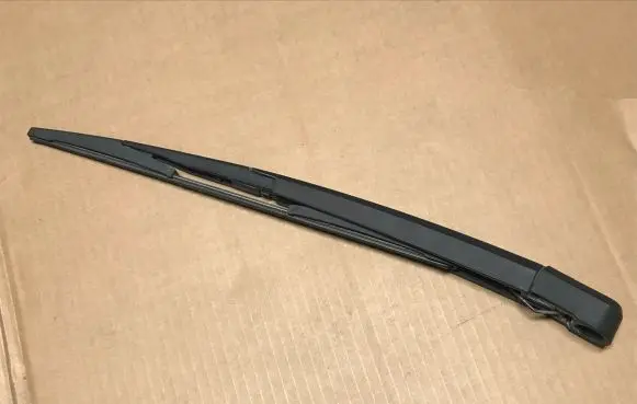 Opel Zafira C Rear wiper blade 13256924