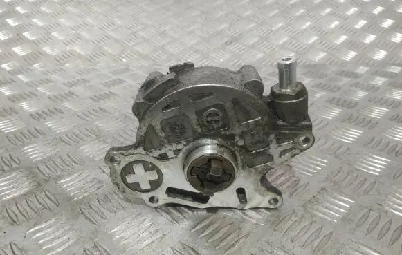 Volkswagen Golf VI Vacuum pump 03L145100G