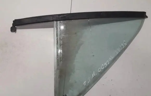 Seat Toledo I (1L) Rear vent window glass 