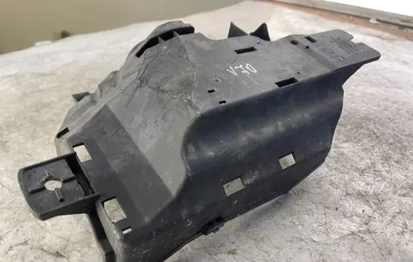 Volvo V70 Fuse box cover 9452547