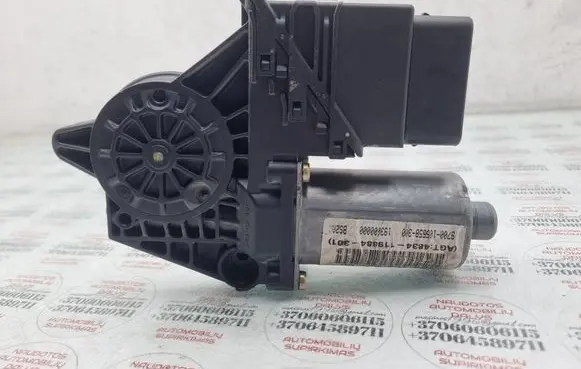 Volkswagen PASSAT B5.5 Rear door window regulator motor 3B9839751BC