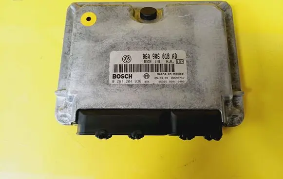 Volkswagen New Beetle Engine control unit/module 06A906018AD 0261204936