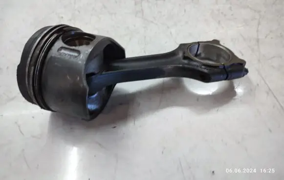 Mercedes-Benz ML W163 Piston with connecting rod