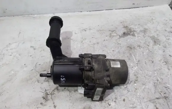Peugeot 5008 Power steering pump 9675811080 A5100991C 079122L0