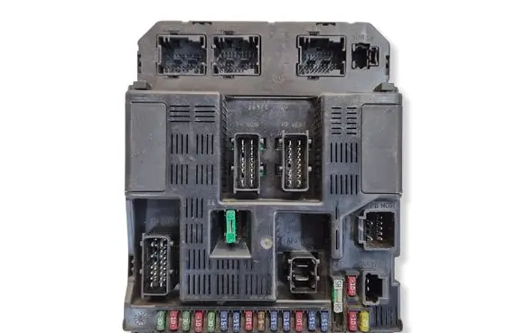 Peugeot 307 Fuse module 9644098280 9636760580 00796479