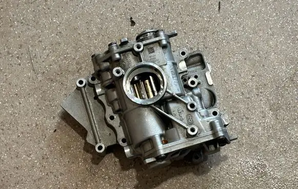 BMW M5 F90 Oil pump 7852262