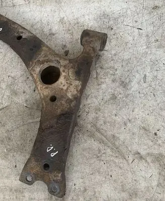 Toyota Avensis T250 Front lower control arm/wishbone