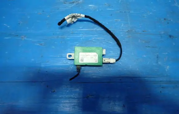 Ford Fiesta Aerial antenna amplifier BA6T-18C847-AB