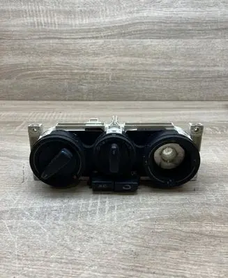 Volkswagen PASSAT B5 Climate control unit 1J0820045G 90151138