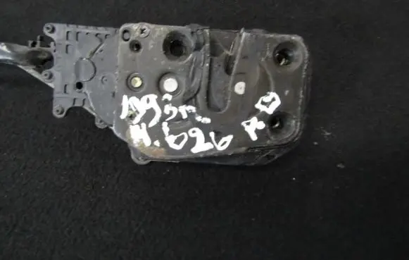 Mazda 626 Front door lock 1528007031 152800-7031