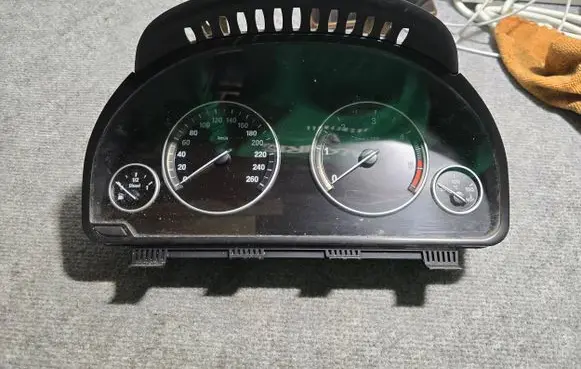 BMW 5 F10 F11 Speedometer (instrument cluster) 25811511 9255589 2000111518
