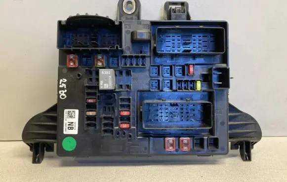 Opel Insignia A Fuse module 13277318 03322734309