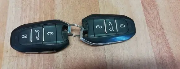 Citroen C4 Grand Picasso Ignition key/card 96742552ZD