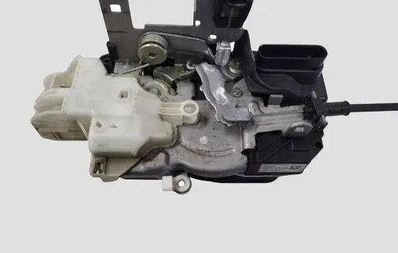 Volvo V40 Front door lock 31391824 933379107